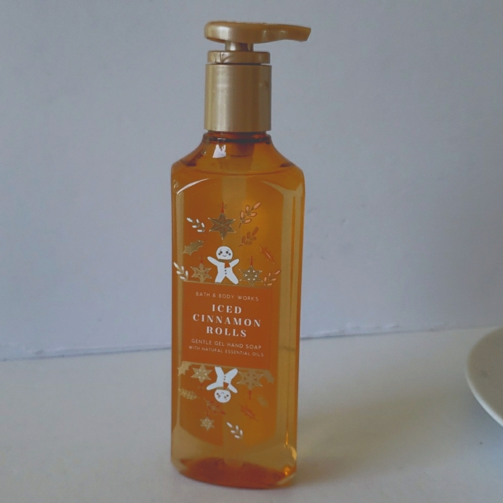 * 🥳3/20🥳 Bath & Body Works ICED CINNAMON ROLLS Gel Hand Soap